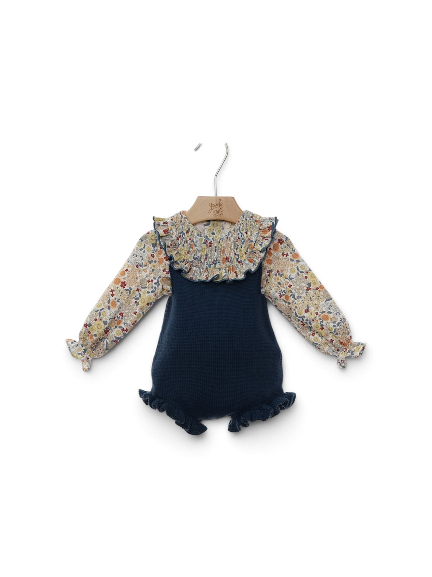 Salopette in maglia con camicia fantasia floreale
