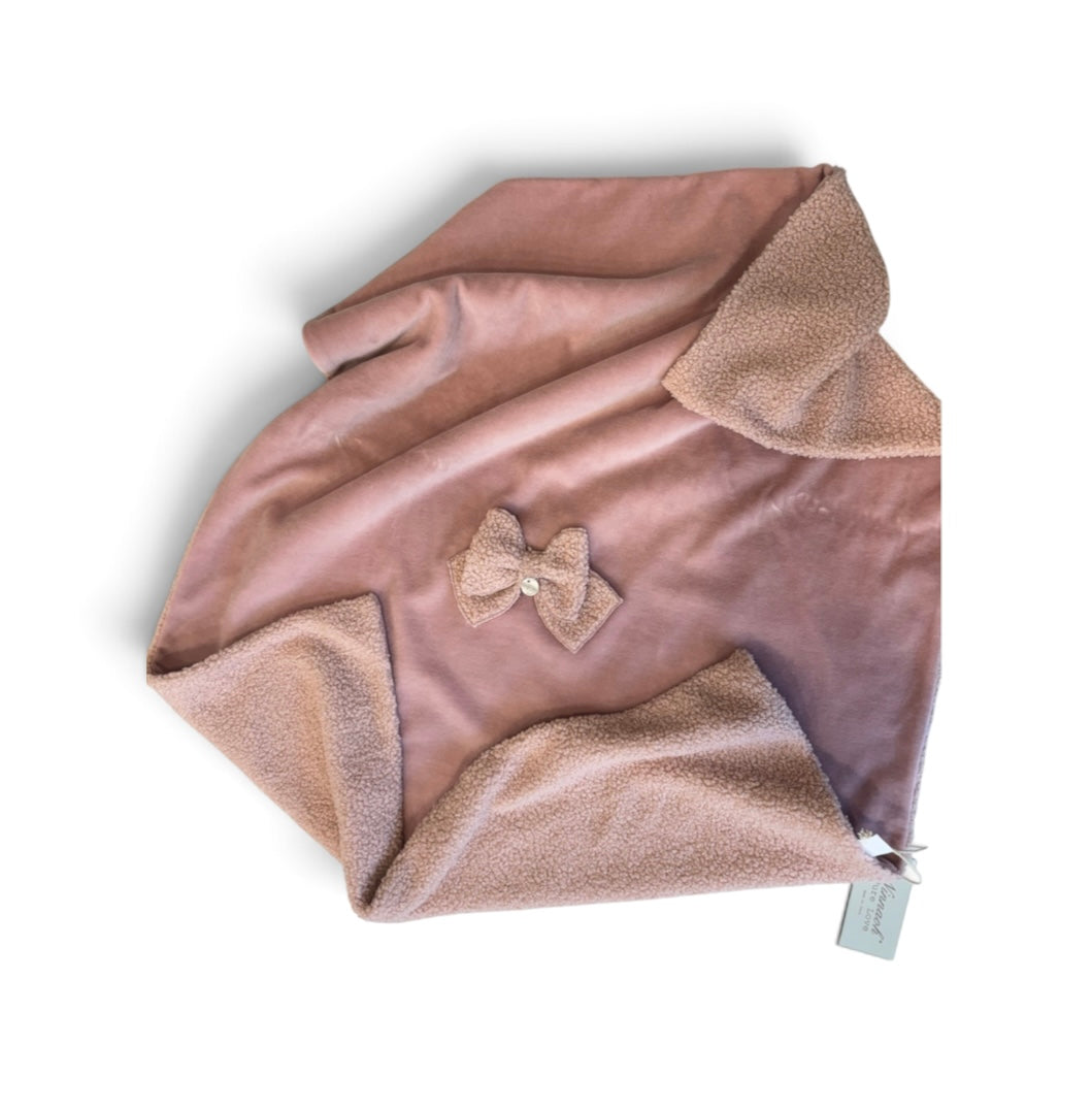 Coperta in ciniglia con fiocchetto